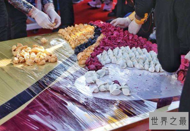 世界上面积最大的饺子拼图,排满了至少7000多个饺子