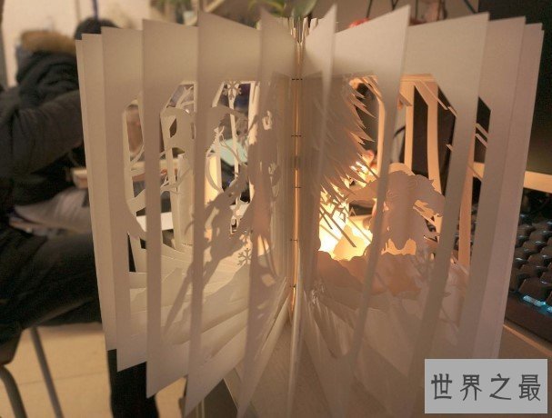 世界上最大的立体书,由300名来自79所学校的师生完成