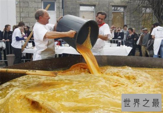 世界上最大的煎蛋,蛋之大一锅顿不下!