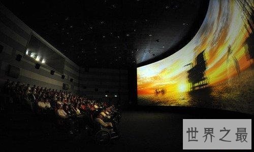 世界最大电视,电视屏幕居然和2.5个篮球场一样大