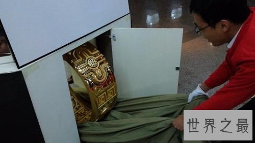 世界最大金戒指,可以容纳3个人