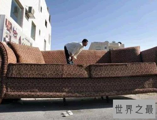 世界最大沙发,宽两米高三米你会用吗?