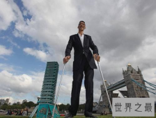 中国第一高人鲍喜顺，身高是普通人的两倍