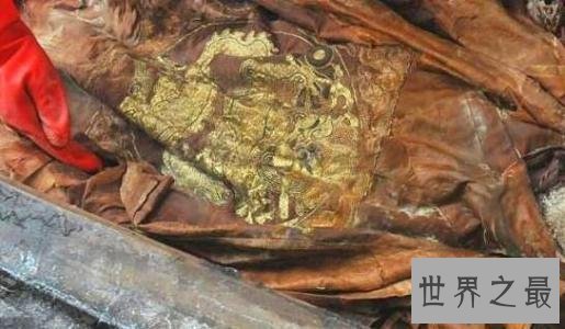 2008年的龙袍干尸,透露出的信息竟然是康熙盛世的钥匙
