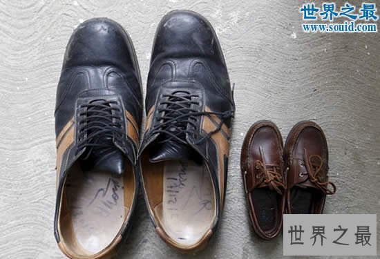 世界上最大的脚,长达0.4米(比小孩还高)