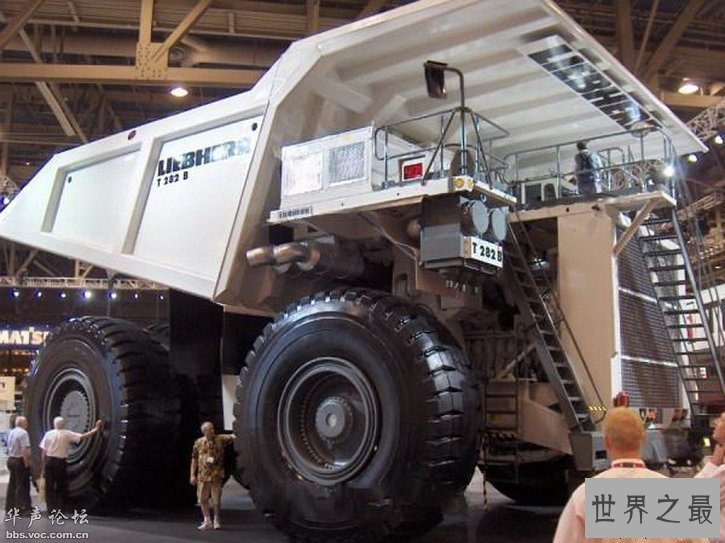 世界上最大的车,光车轮就高3米(载重363吨)