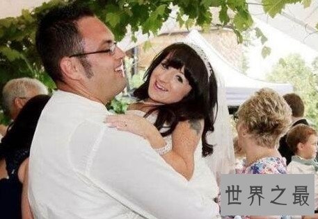世界上最小的新娘,只有0.81米