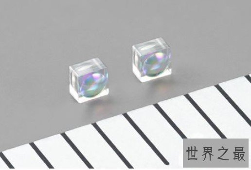 世界上最小的投影机,重量仅为22.8克