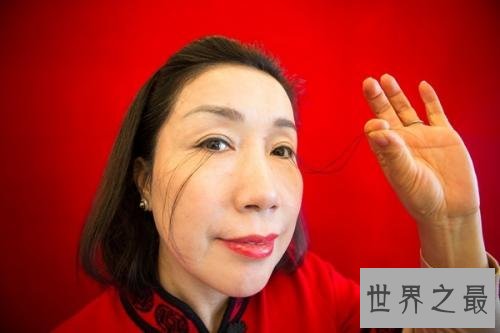 世界上睫毛最长的人,长达12.4厘米!