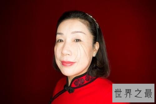 世界上睫毛最长的人,长达12.4厘米!