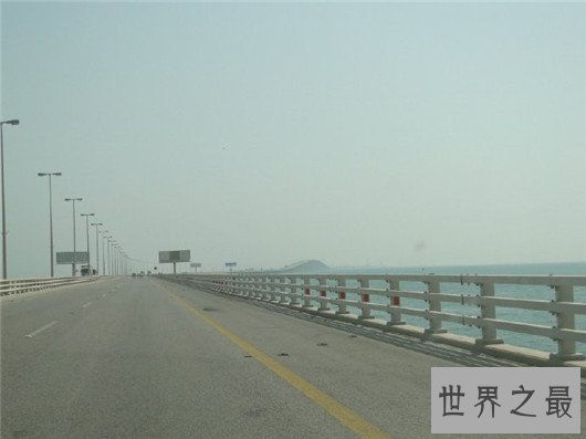 世界上最长的跨海大桥，港珠澳大桥长55公里，部份隧道位于海底