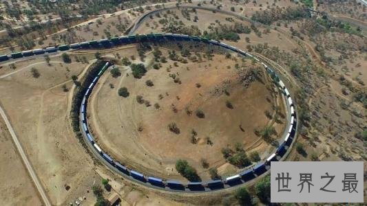 世界上最长的火车,七千米长像条巨蟒