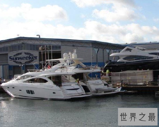 世界最贵摩托艇,价值1300万,具有双层驾驶区