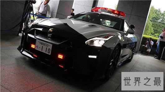 世界上最豪华的十大警车,迪拜阿斯顿马丁定制警车耗费200万美元
