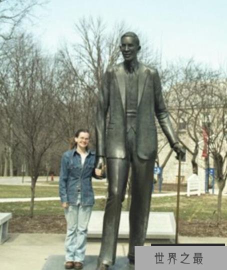 世界上最大的人:罗伯特·潘兴·瓦德罗 世界上最大的人:罗伯特·潘兴·瓦德罗