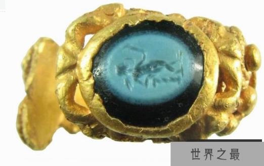 1700岁的古金和缟玛瑙戒指