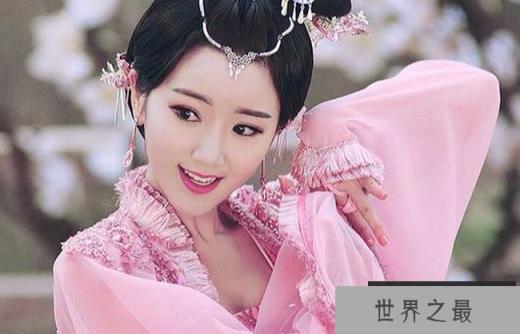 毛晓彤遭生父监视