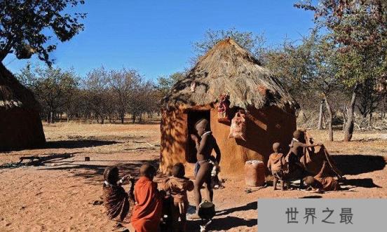 揭秘“500年前”非洲红泥部落：女人一生不洗澡红泥巴涂满全身