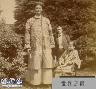 世界上最高的人是谁,身高3.17米比篮筐还高