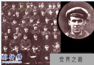世界十大最恐怖的笑容:第十个在棺材旁边笑着合影