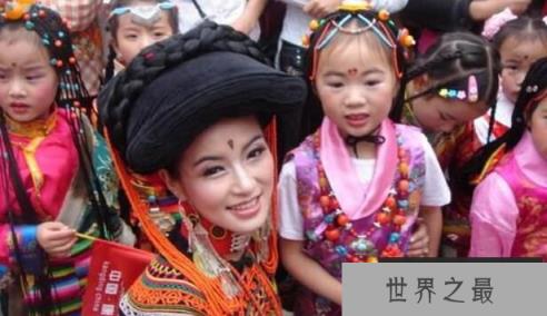 彝族第一美女：玛嘿阿依，选美大赛上惊艳众人(多图)