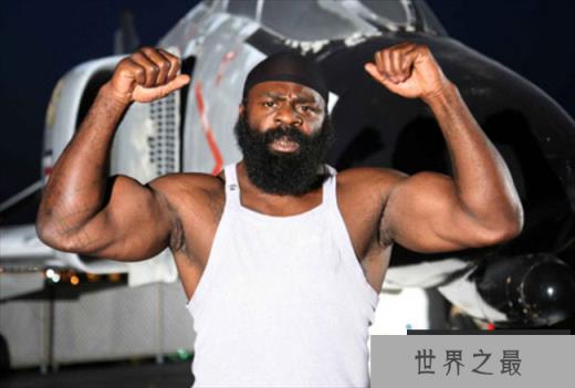 世界最传奇的格斗男士 第一场就惨遭教训(传奇人物)