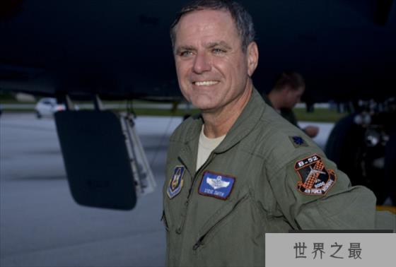 世界上最年长的飞行员 99岁生日再次起航(厄尼史密斯)