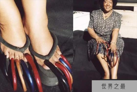 世界上脚趾甲最长的人 英国54岁中年妇女Kathy Hayes
