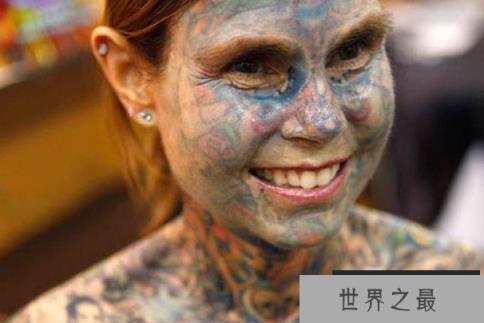 世界上纹身最多的女人 全身95%的皮肤做了纹身(身患皮肤病) 世界上纹身最多的女人 全身95%的皮肤做了纹身(身患皮肤病)