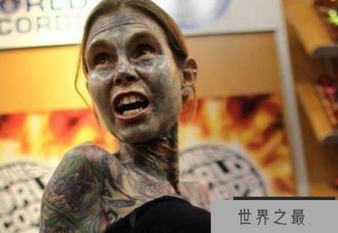 世界上纹身最多的女人 全身95%的皮肤做了纹身(身患皮肤病) 世界上纹身最多的女人 全身95%的皮肤做了纹身(身患皮肤病)