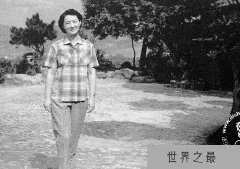 张学良与赵四小姐旷世恋情，无名无分陪伴70余年(一生挚爱)