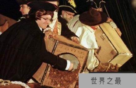 波士顿倾茶事件的意义，直接导致了美国独立战争