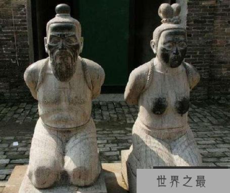 岳飞墓前的四个铁人身份来历，经过多次重铸留下的千古罪人