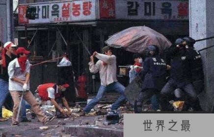 韩国光州事件经过，军队向平民开火(上万人死亡)