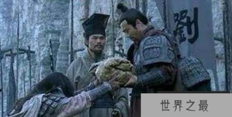 刘备怒摔刘禅，只为收买人心，不想毁了儿子一生（图2）