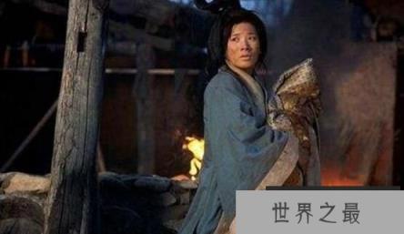 刘备怒摔刘禅，只为收买人心，不想毁了儿子一生（图3）