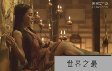 唐玄宗与杨贵妃的春宵秘戏图：爱爱的场景旁边竟有两宫女