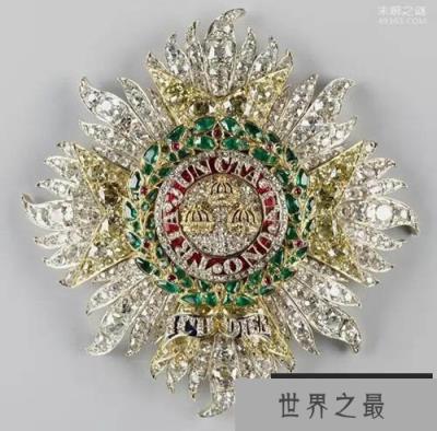 世界上拥有钻石最多的女人，一本书就镶嵌3017颗钻石