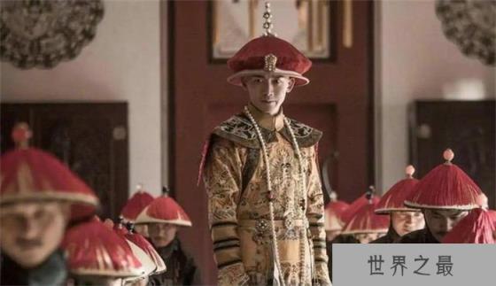 清朝官员在行跪拜礼时 为何拍两下袖子 三点原因