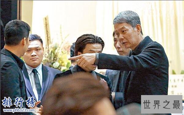 香港黑帮四大家族，统治香港地上地下所有产业(港星只是他们的玩物)