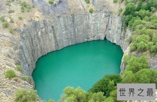 最大人力挖掘矿坑:南非金伯利钻石矿坑 钻石总量1.07米