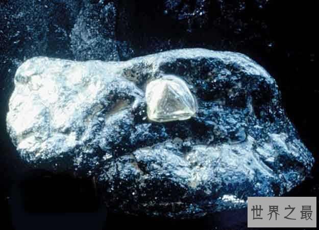 最大人力挖掘矿坑:南非金伯利钻石矿坑 钻石总量1.07米