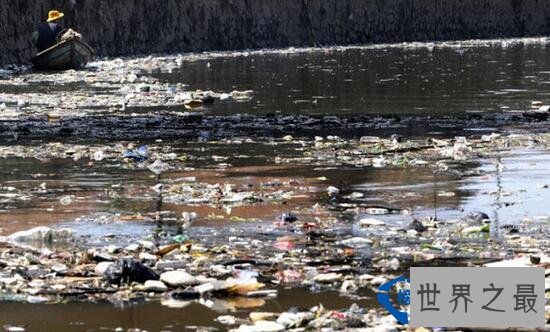 世界上最脏的河流 印尼芝塔龙河(捡垃圾的收入比捕鱼更高)
