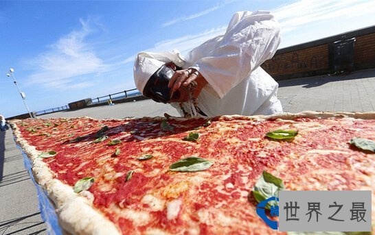 世界之最世界上最大的披萨长达1595米