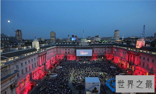 情侣约会的最佳场地  全球最唯美十大露天电影院