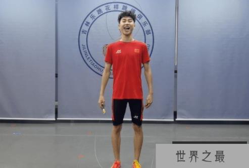 世界上跳绳次数最多的人 中国吉林的马家俊(连跳700多次)