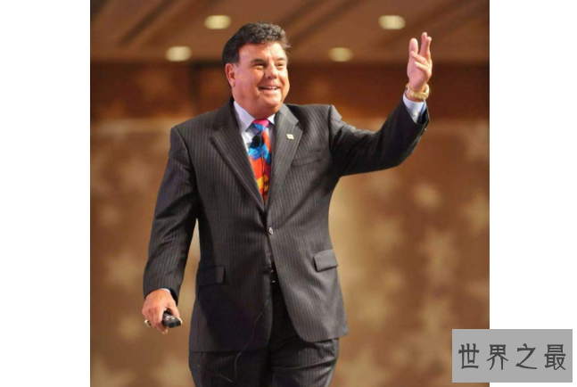 世界十大销售大师 23岁成为亿万富翁，29岁拥有私人飞机