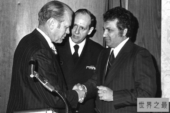 世界十大销售大师 23岁成为亿万富翁，29岁拥有私人飞机