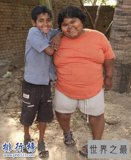 世界上最胖的小女孩:苏曼·哈顿(6岁体重181斤)