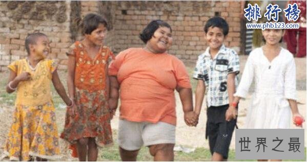 世界上最胖的小女孩:苏曼·哈顿(6岁体重181斤)